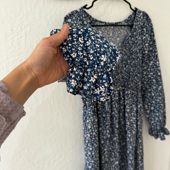 Blue Red Ditsy Floral V Neck Smocked Waist Ruffle Elastic Cuff Midi Dress - Picture 4 of 10